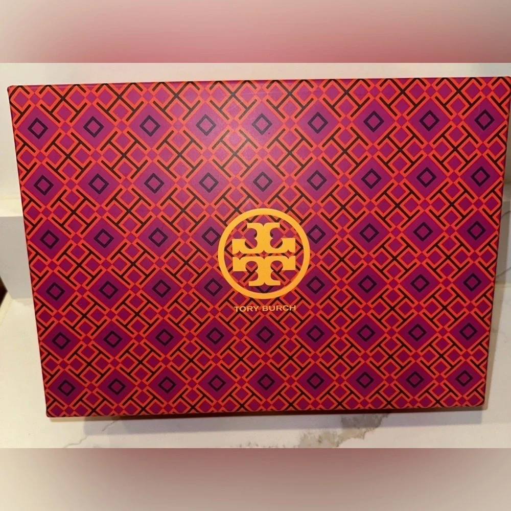 Tory Burch Marion Quilted Leather T-Strap Sandal Size 7 Color Sand W Box & Bag - Picture 14 of 16